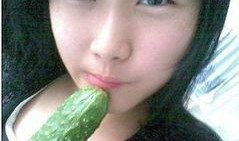 美女吃瓜容易栽瓜难,栽瓜难题笑谈间