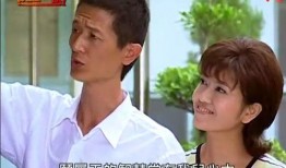 只想静静吃瓜情侣,甜蜜情侣的悠闲时光