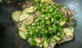 吃小瓜辣嗓子,夏日消暑新宠