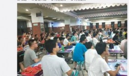 食堂教室吃瓜群众,食堂教室里的吃瓜群众众生相