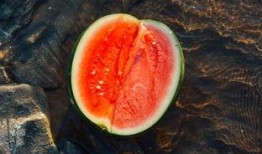 戴南吃瓜,揭秘当地特色美食背后的故事