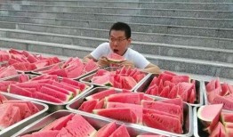 老师举行吃瓜大赛,师生同乐吃瓜大赛盛况