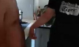 男子吃瓜为何被查,揭秘背后原因与法律解读