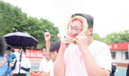 老师举行吃瓜大赛,师生同乐吃瓜大赛盛况