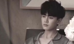 任嘉伦跳舞吃瓜,魅力四溢引粉丝狂欢