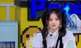 美女激动吃瓜视频